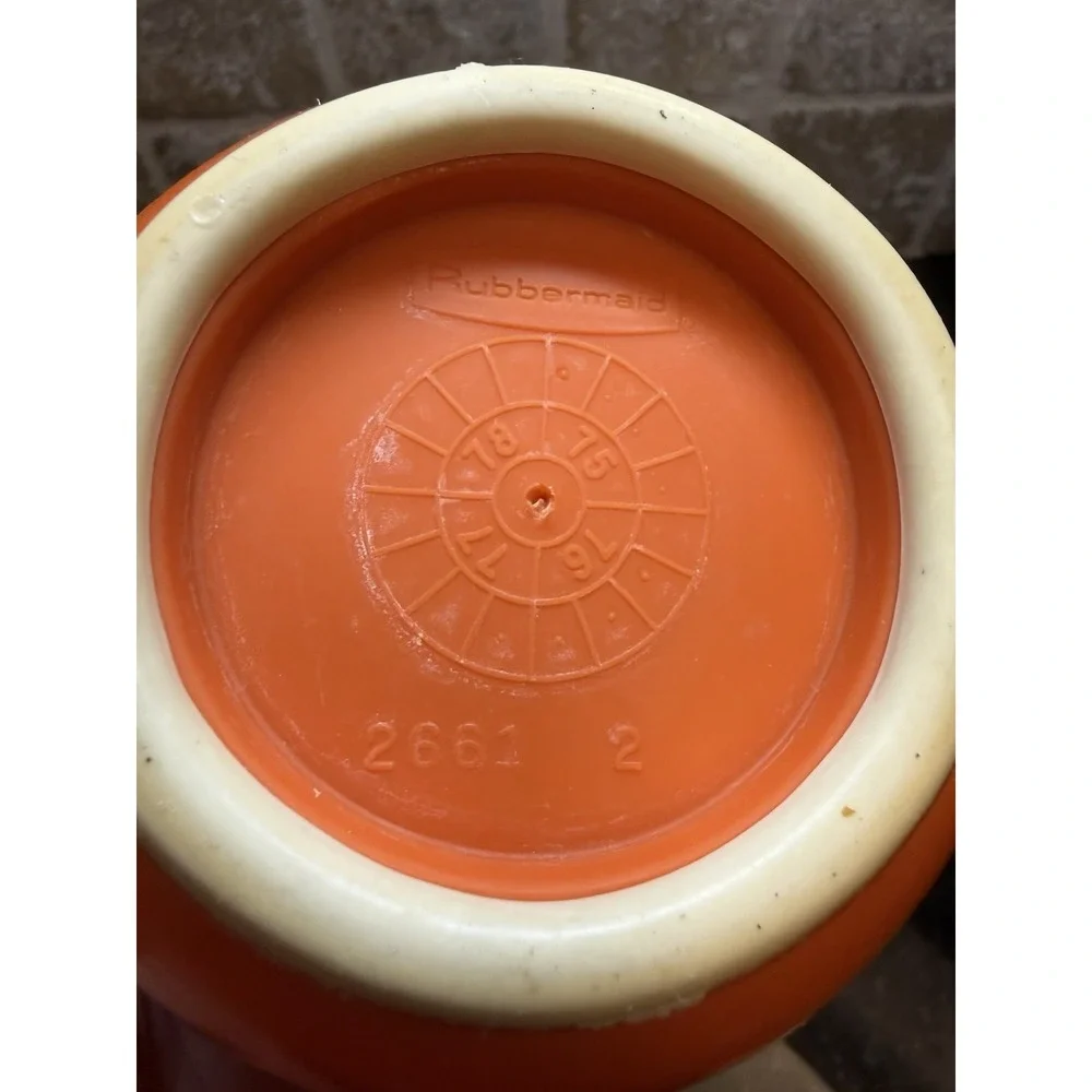 VTG Rubbermaid Orange Measuring Bowl 1.5 Qt 6 Cup Grip N Mix 2661 Plastic‎